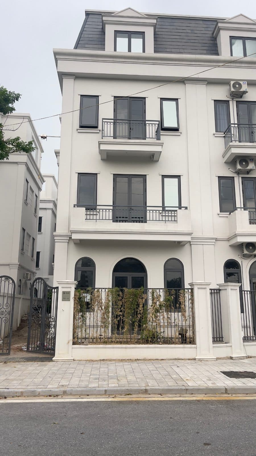 Biệt thự R02.18 Solasta Mansion 170m2, sàn 372,6m2, đã có sổ