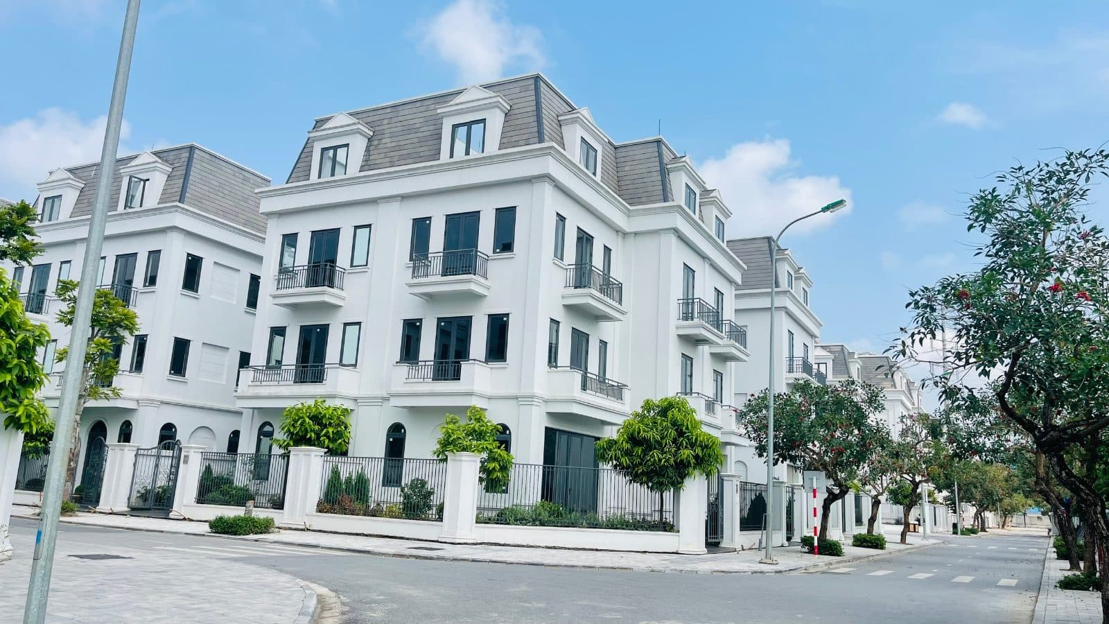 Biệt thự R02.18 Solasta Mansion 170m2, sàn 372,6m2, đã có sổ — ảnh 2 trong 3