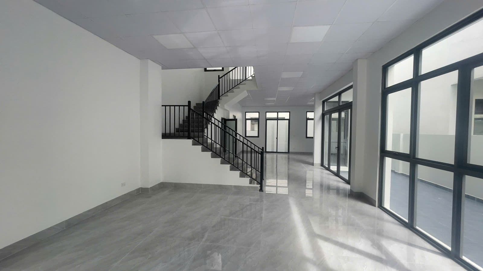 Vị trí đắc địa Cho thuê Biệt thự Khu đô thị Dương Nội 225m2, tiện kinh doanh — ảnh 2 trong 5