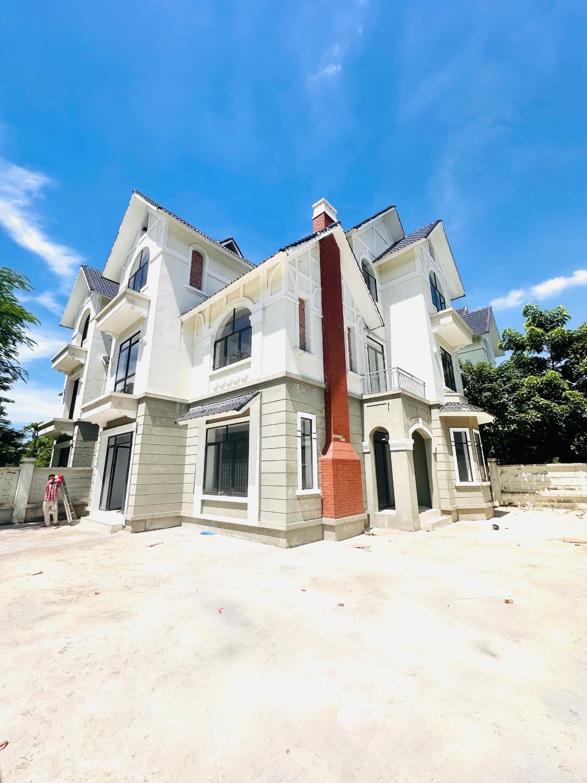 Cho thuê Biệt thự 320m² 4 tầng, Phường Dương Nội, Hà Nội