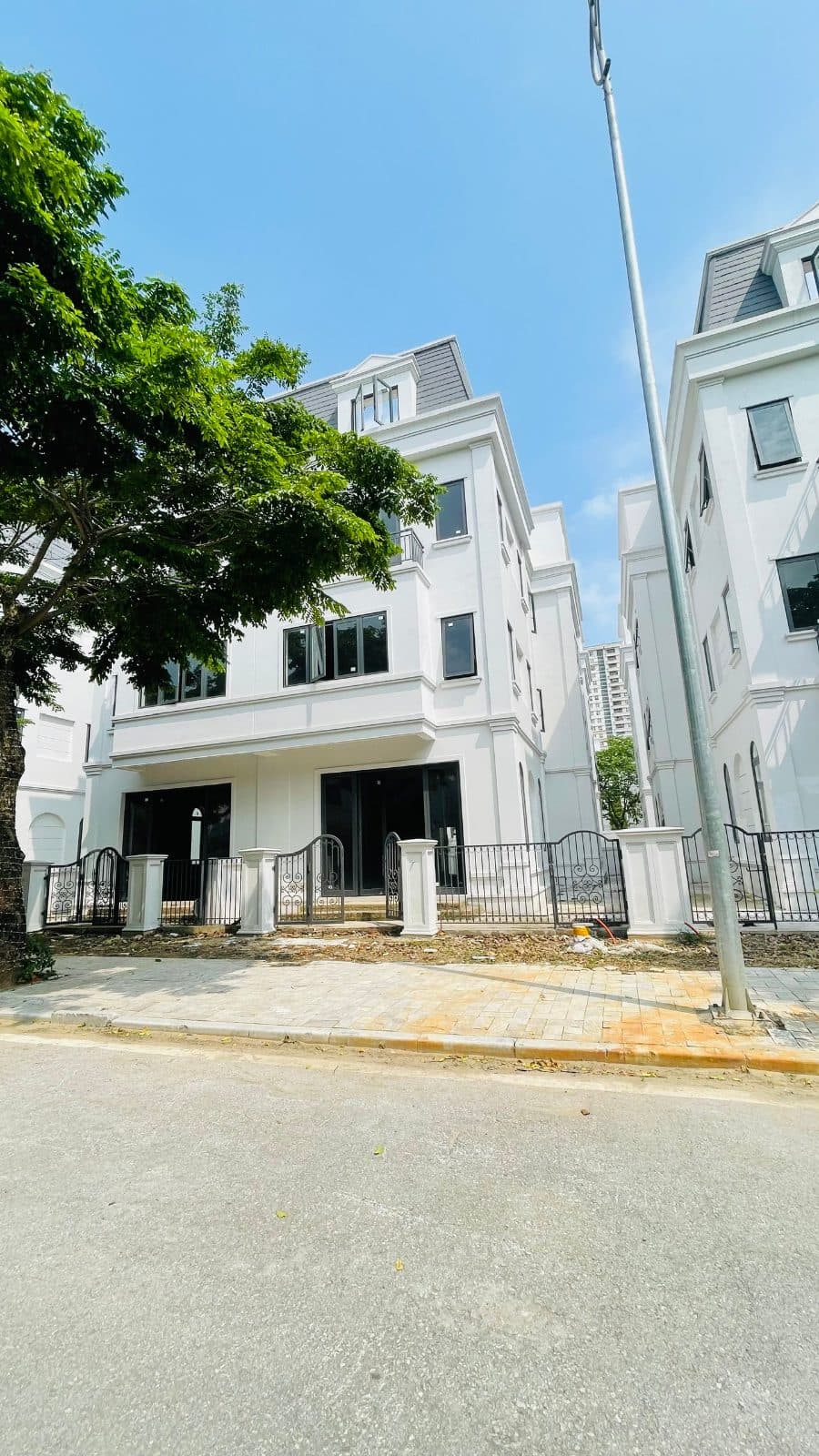Solasta Mansion dãy R02 — biệt thự R02.15, 372,6m2 sàn, 30,9 tỷ — ảnh 2 trong 3