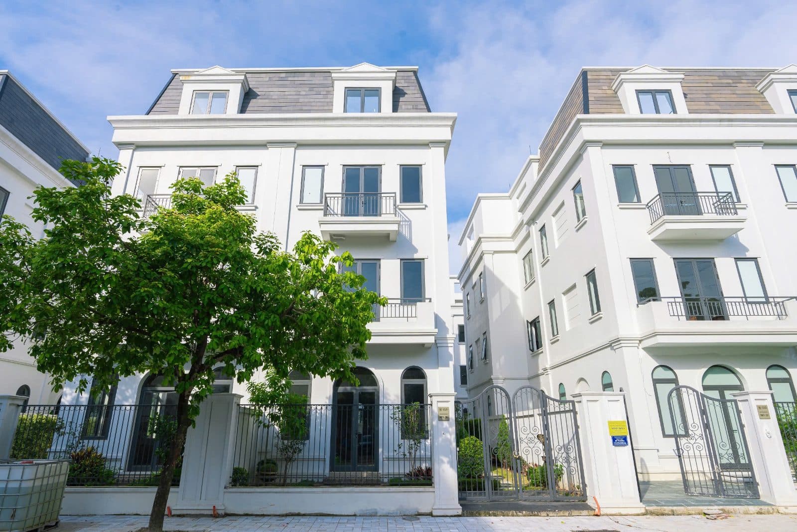 Solasta Mansion R01.29: biệt thự 4 tầng, 435,5m2 sàn, sổ sẵn — ảnh 2 trong 3