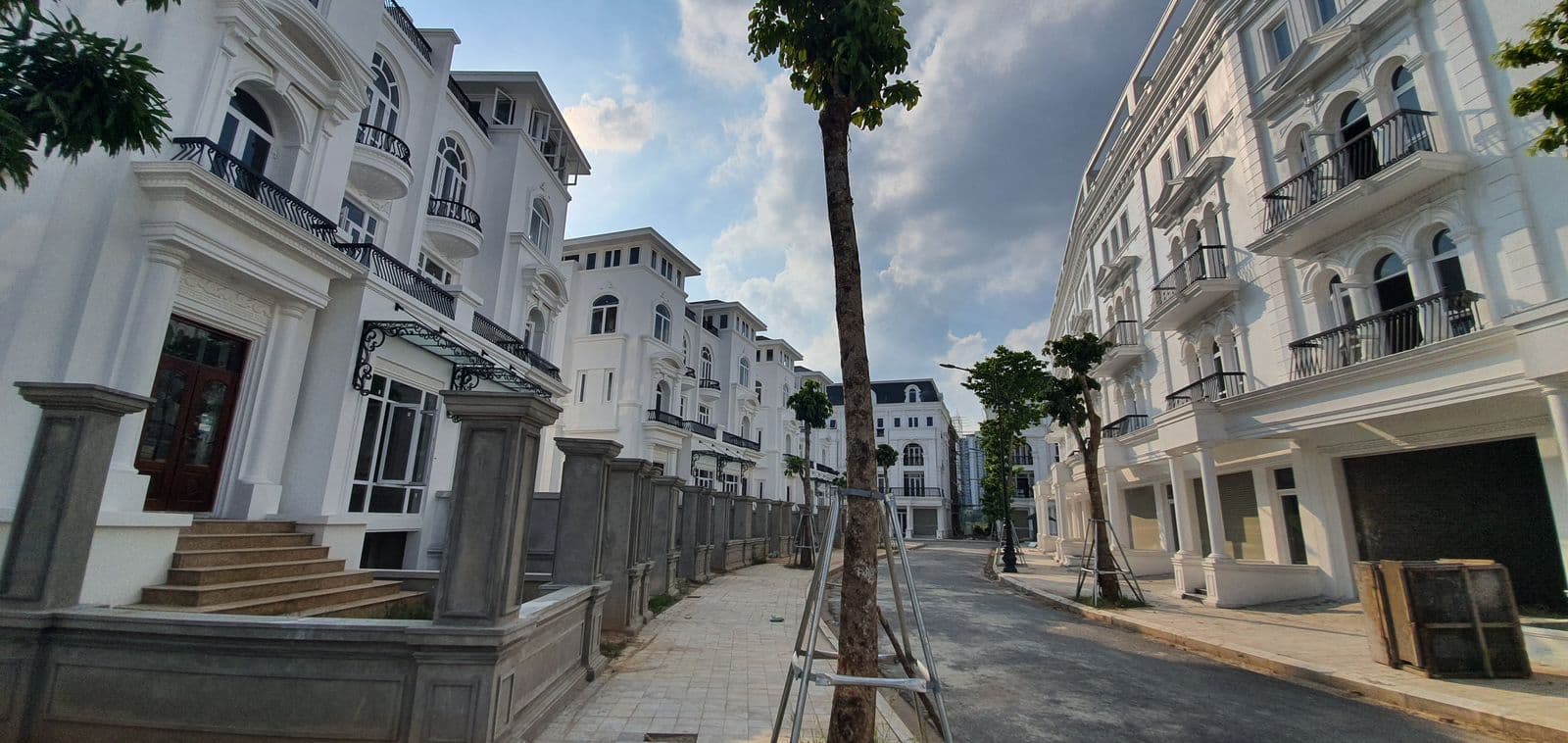 Siêu phẩm Cho thuê Liền kề Louis City Đại Mỗ 100m2 5 tầng, kinh doanh sầm uất