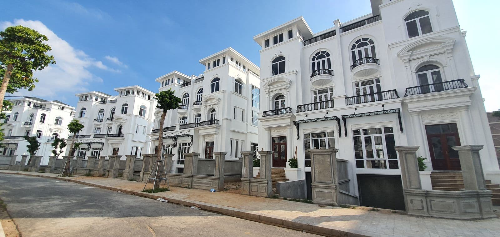 Cho thuê Liền kề 100m2 tại Louis City Đại Mỗ, vị trí đắc địa
