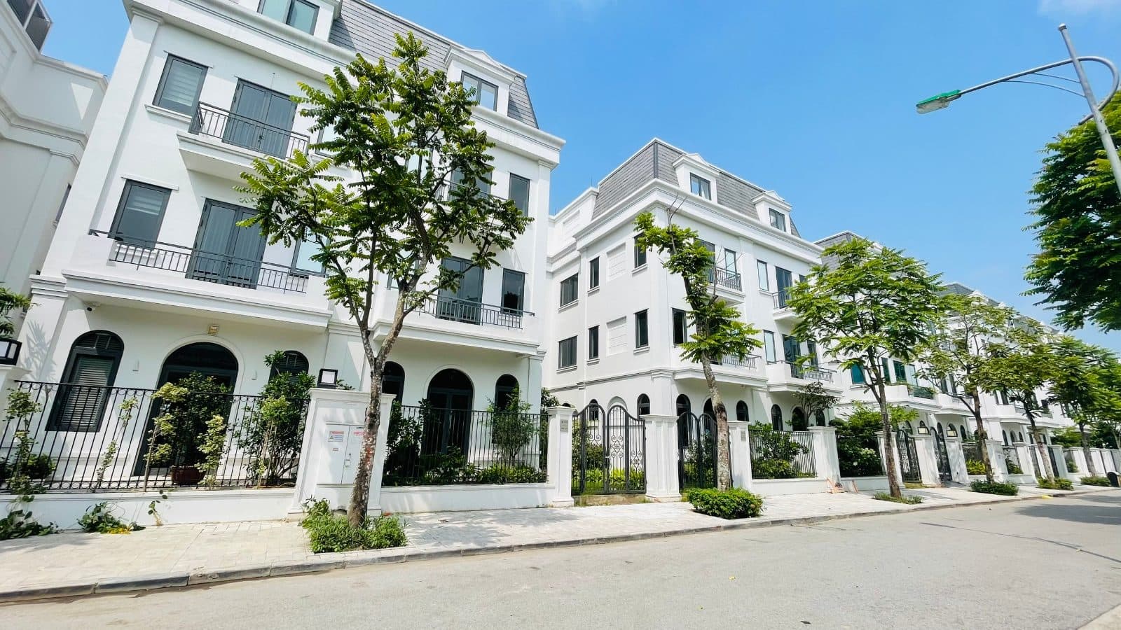 Căn R01.36 Solasta Mansion, biệt thự 212,5m2 4 tầng, Phường Dương Nội — ảnh 2 trong 3