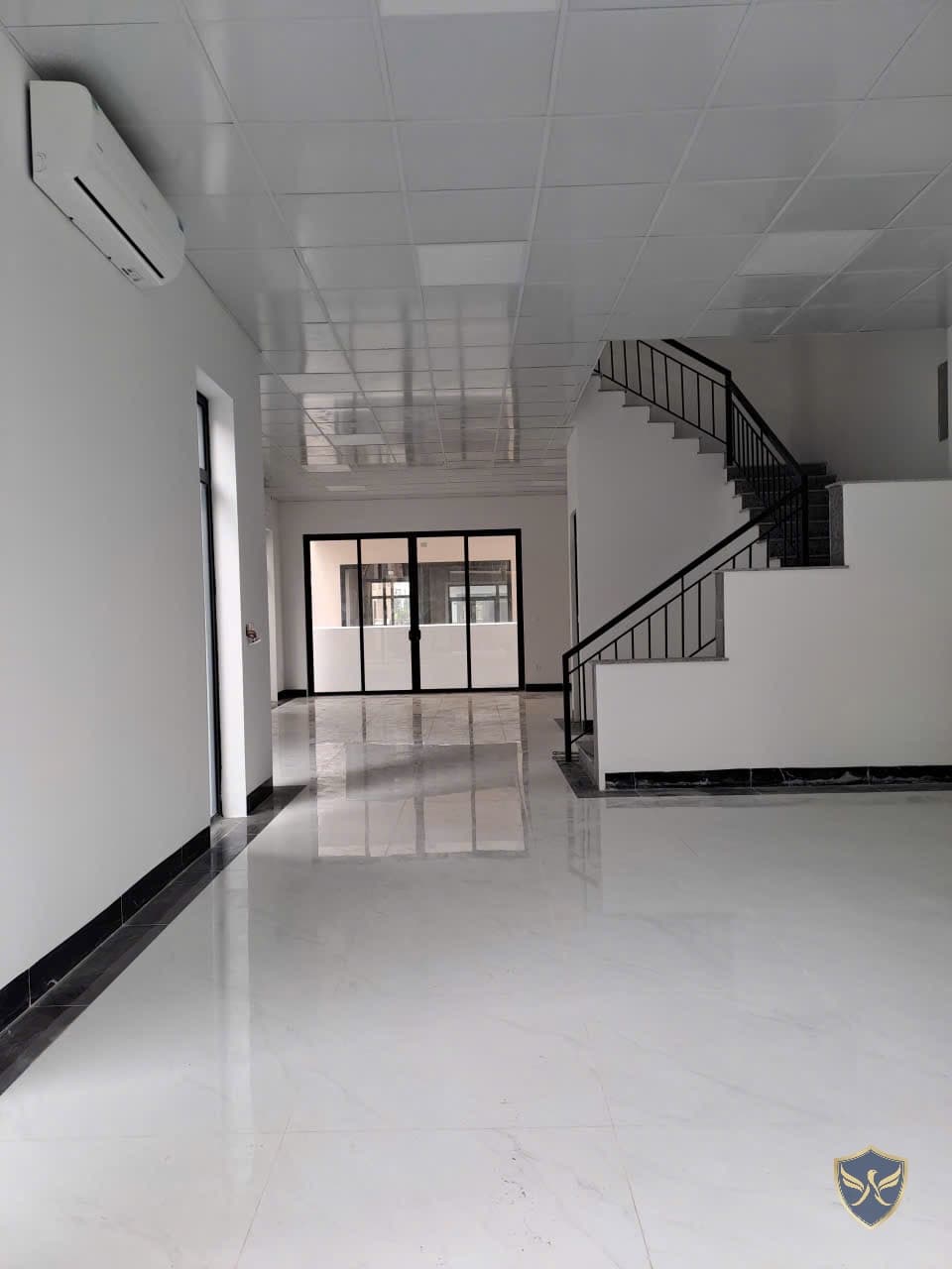 Cho thuê nguyên căn biệt thự 182,3m2 tại phường Dương Nội - mặt tiền rộng 9m, mở cửa hàng