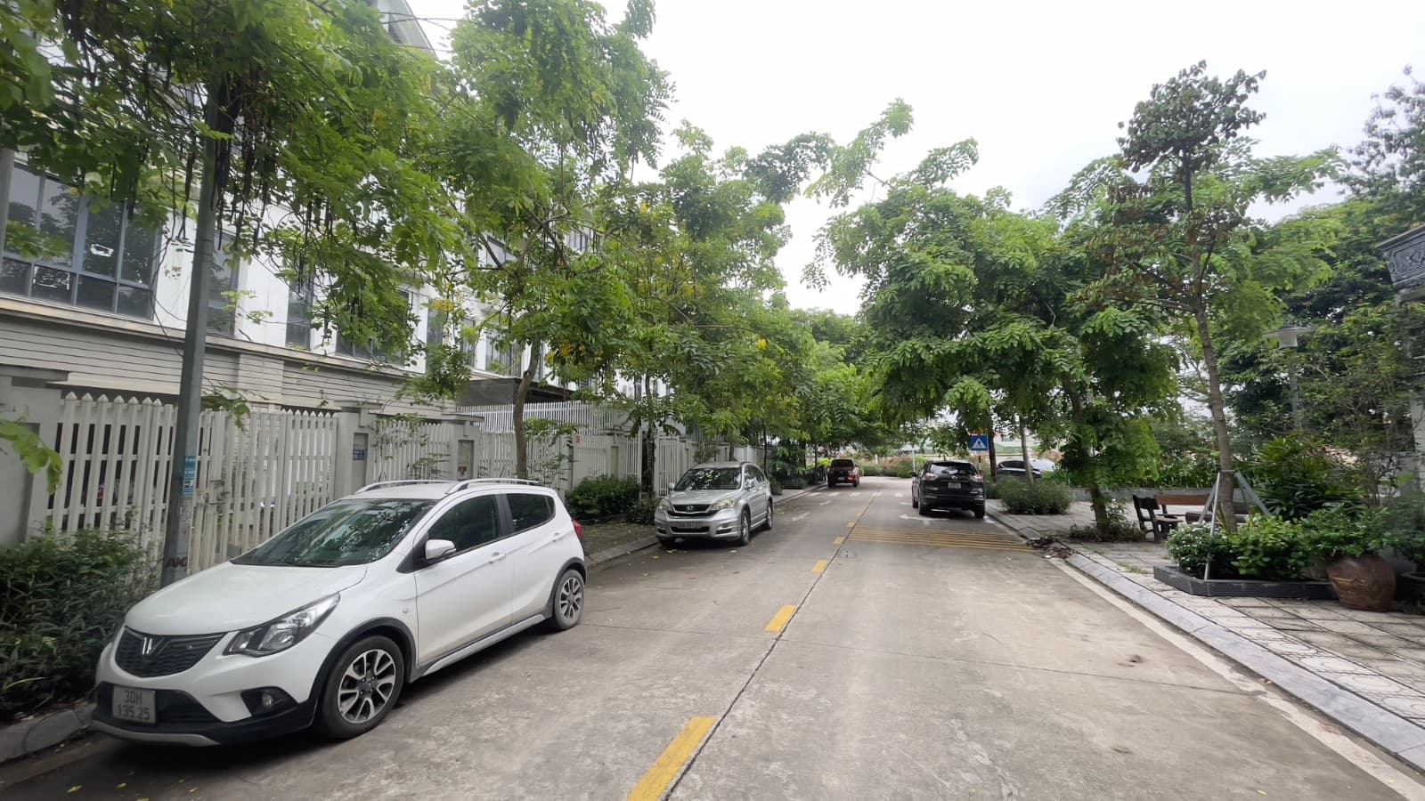 Mặt phố đường 30m, cho thuê liền kề 114m² Geleximco Lê Trọng Tấn