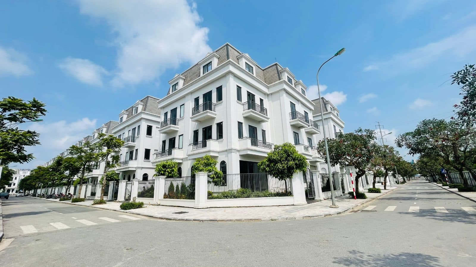 Biệt thự dãy R03 Solasta Mansion, căn R03.01, 200,67m2, KĐT Dương Nội — ảnh bìa