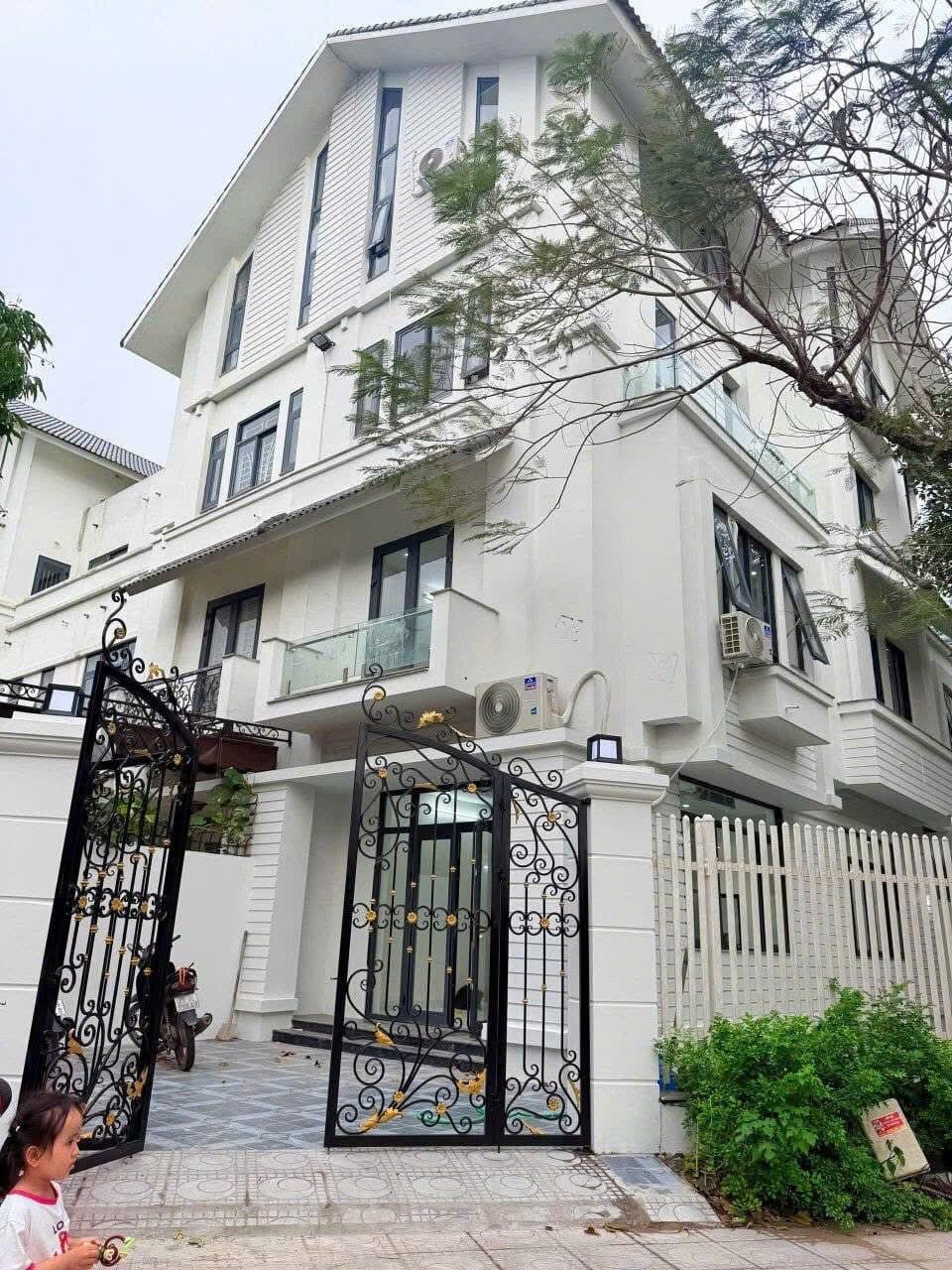 Cho thuê Biệt thự 203m2 Khu đô thị Geleximco Lê Trọng Tấn, khu dân trí cao