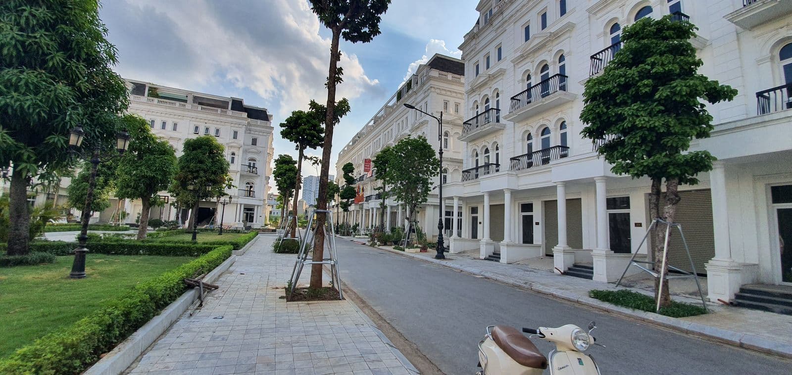 Vị trí đắc địa Cho thuê Liền kề 100m2 tại Louis City Đại Mỗ, kinh doanh sầm uất